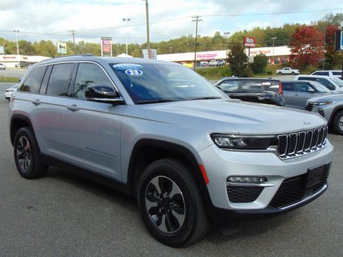 Used 2023 Jeep Grand Cherokee image 3