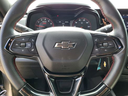 Used 2025 Chevrolet Trax RS w/ Sunroof Package image 18