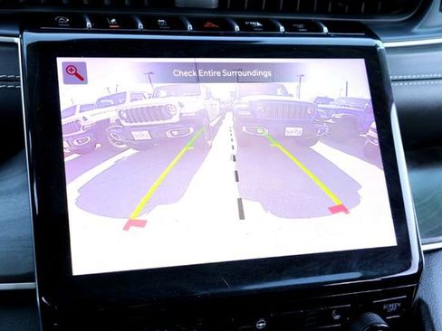 Used 2022 Jeep Grand Cherokee Limited image 17