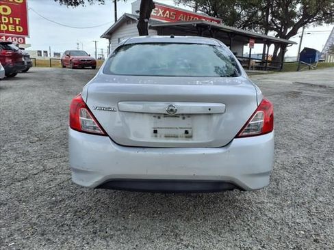 Used 2015 Nissan Versa S FWD image 8