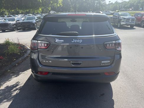 Used 2021 Jeep Compass Latitude AWD/4WD image 4