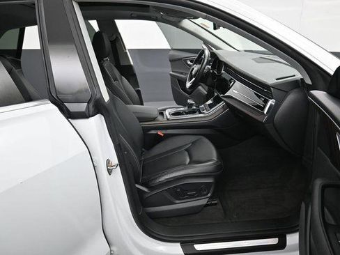 Used 2019 Audi Q8 Premium image 35