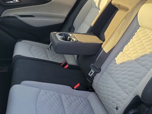 Used 2019 Chevrolet Equinox LS w/ LS Convenience Package image 12