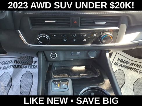 Used 2023 Nissan Rogue S image 23