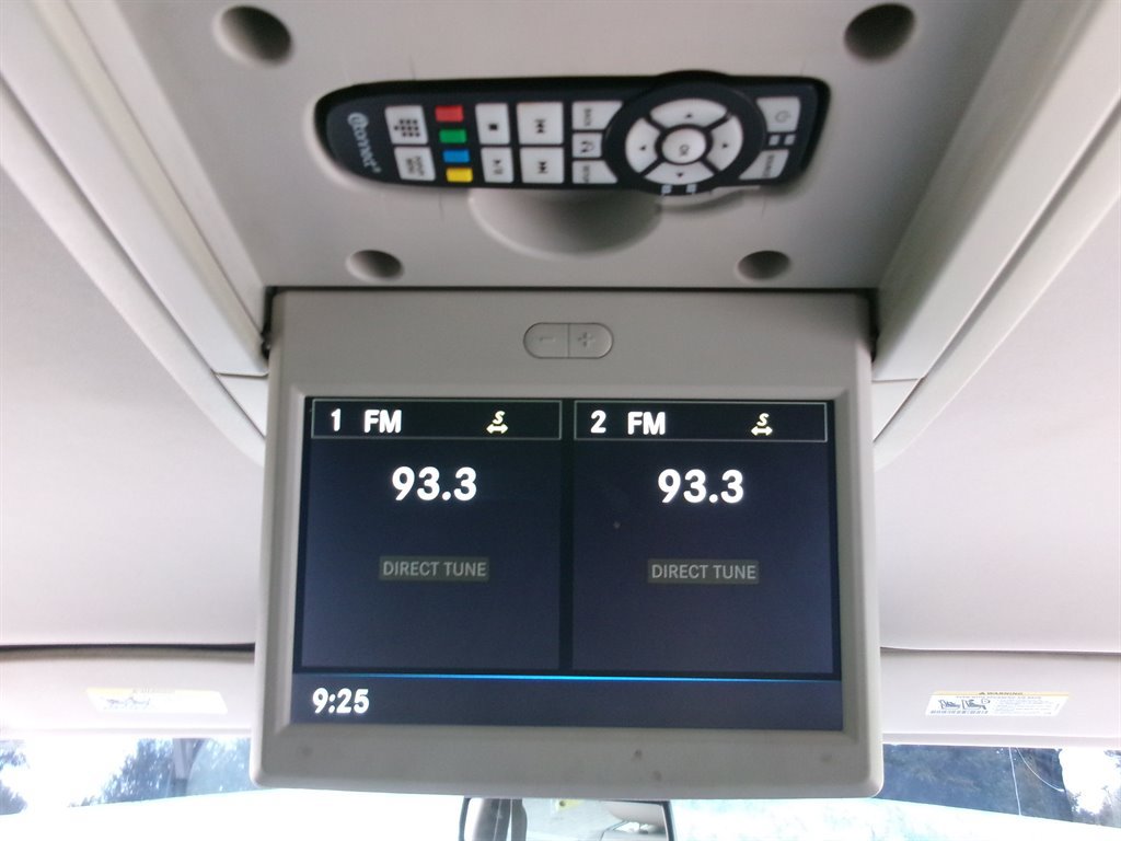 Used 2013 Chrysler Town & Country Touring-L w/ Driver Convenience Group FWD image 32
