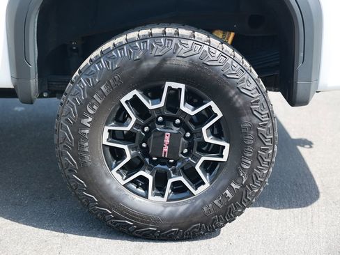 Used 2024 GMC Sierra 2500 AT4X AWD/4WD image 10