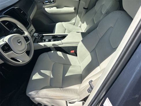 Used 2021 Volvo XC90 T5 Momentum w/ Protection Package Premier image 14