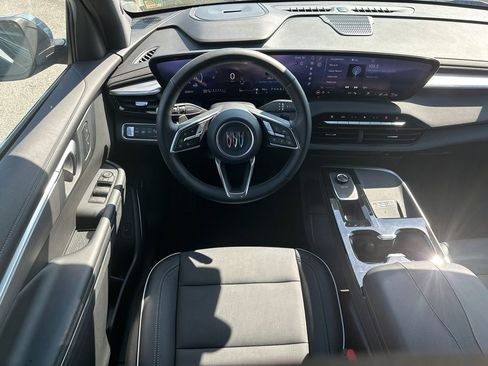 Certified 2025 Buick Enclave Preferred FWD image 25
