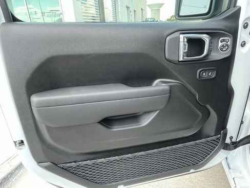 New 2025 Jeep Gladiator Sport image 13