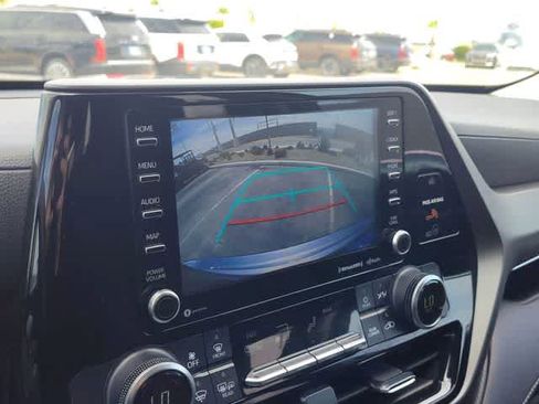 Used 2022 Toyota Highlander LE AWD/4WD image 22