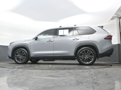 Used 2025 Toyota Grand Highlander MAX Platinum image 31