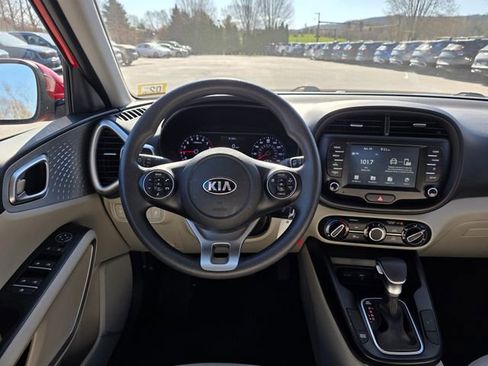 Used 2020 Kia Soul LX FWD image 19