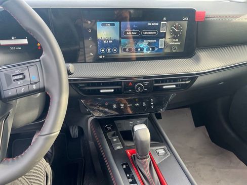 Certified 2025 Nissan Kicks SR image 19