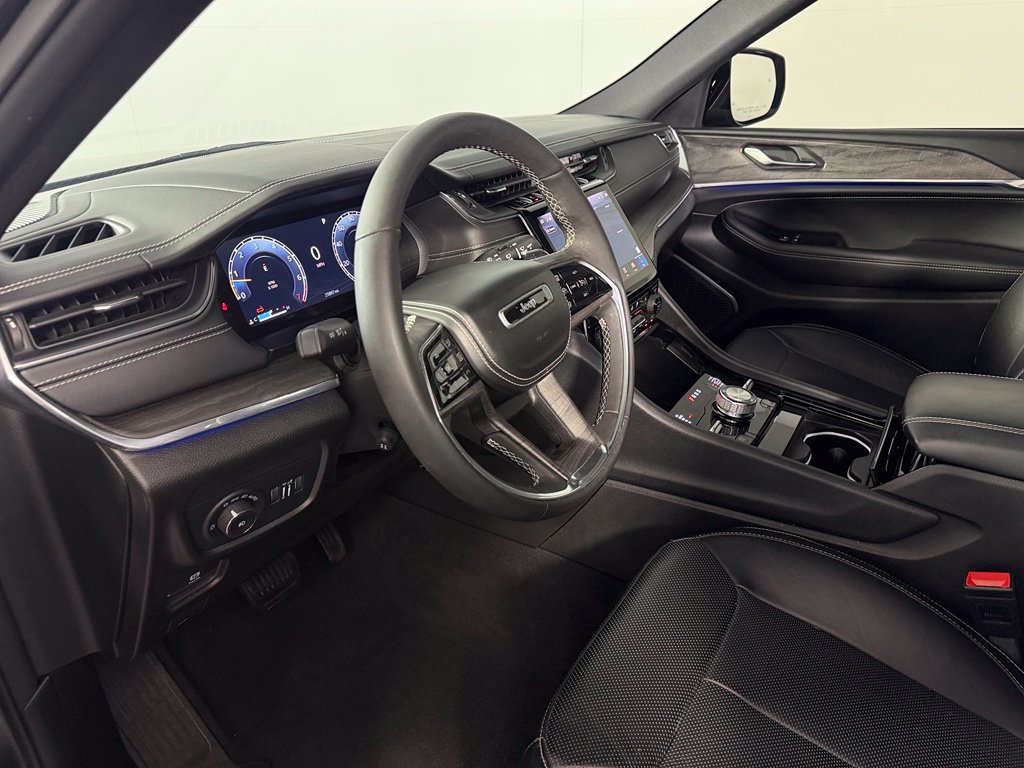 Used 2024 Jeep Grand Cherokee Overland AWD/4WD image 14