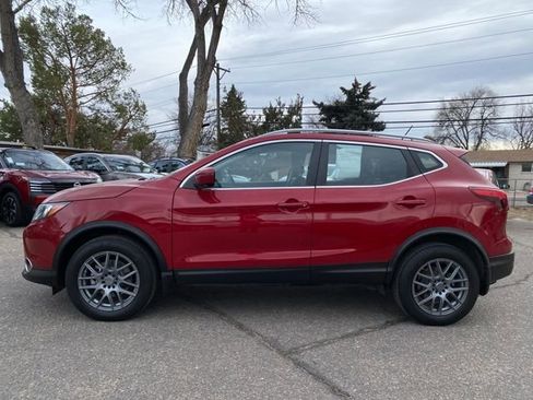Used 2018 Nissan Rogue Sport SL image 2