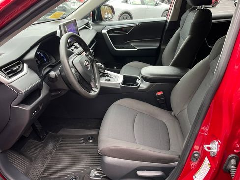 Used 2025 Toyota RAV4 LE image 9