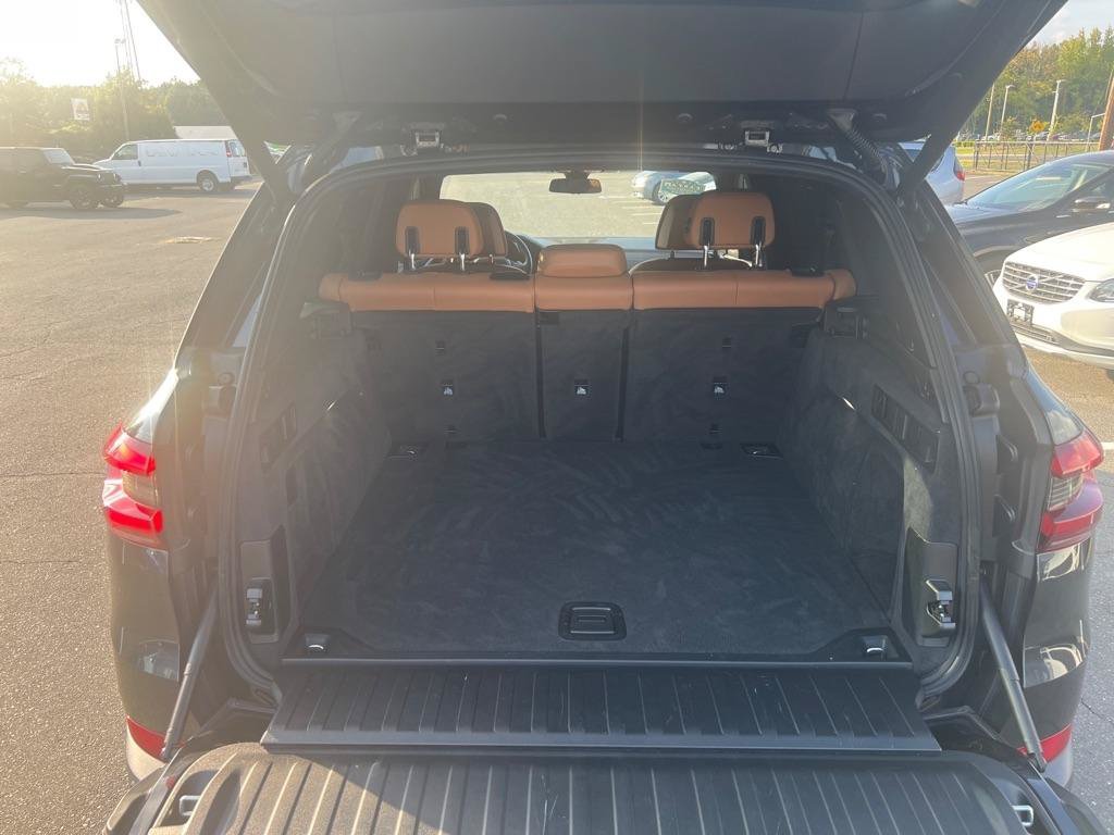 Used 2019 BMW X5 xDrive50i w/ Executive Package AWD/4WD image 6