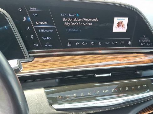 Used 2023 Cadillac Escalade ESV Premium Luxury AWD/4WD image 16