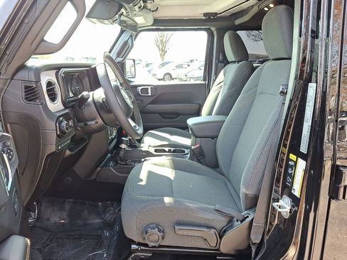 Certified 2025 Jeep Wrangler Unlimited Sahara AWD/4WD image 13