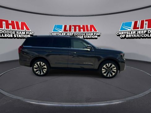 Used 2025 Ford Expedition Platinum w/ Driver's Package AWD/4WD image 9