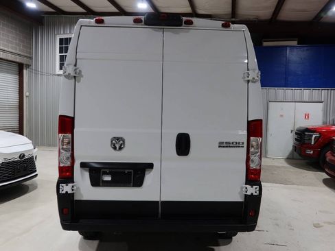 Used 2024 RAM ProMaster 2500 w/ Safety Group FWD image 3