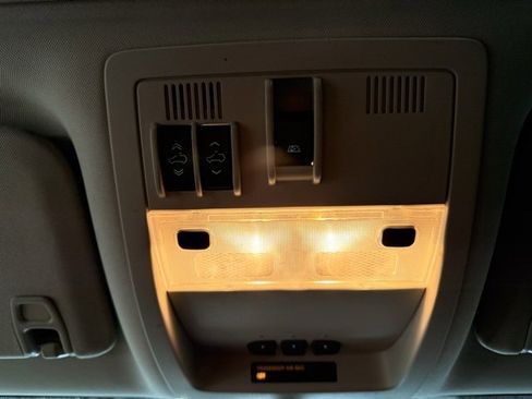 Used 2010 GMC Sierra 1500 Denali image 28