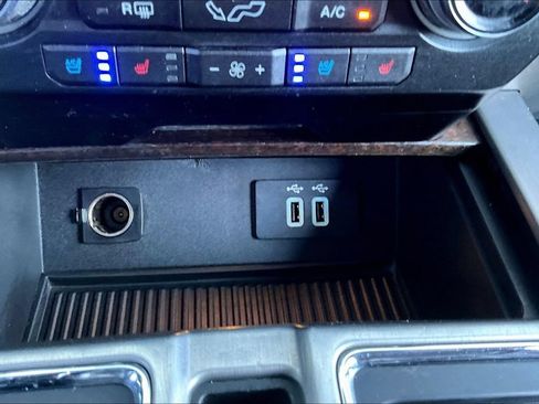 Used 2016 Ford F150 Platinum w/ Equipment Group 701A Luxury AWD/4WD image 18
