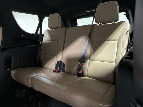 Used 2021 Chevrolet Suburban Premier AWD/4WD image 24