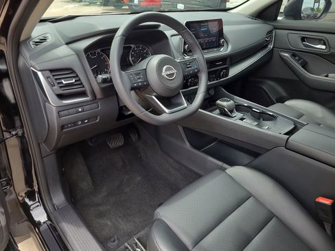 Certified 2024 Nissan Rogue SV w/ SV Premium Package FWD image 17