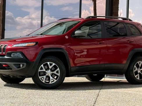 Used 2015 Jeep Cherokee Trailhawk AWD/4WD image 3