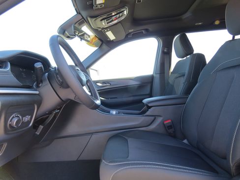 New 2025 Jeep Grand Cherokee L Laredo w/ Luxury Tech Group I image 20