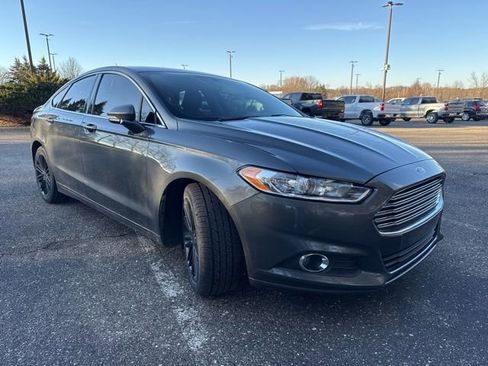 Used 2016 Ford Fusion SE w/ Equipment Group 202A image 2
