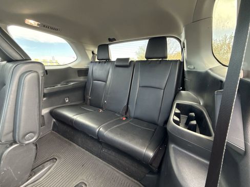 Used 2024 Toyota Grand Highlander AWD Hybrid image 25