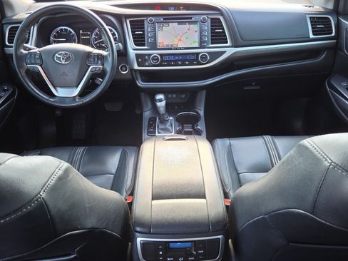 Used 2017 Toyota Highlander SE AWD/4WD image 15