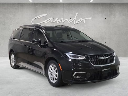 Used 2022 Chrysler Pacifica Touring-L FWD image 2