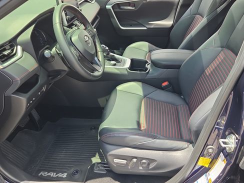 Certified 2022 Toyota RAV4 XSE w/ Weather Package AWD/4WD image 9