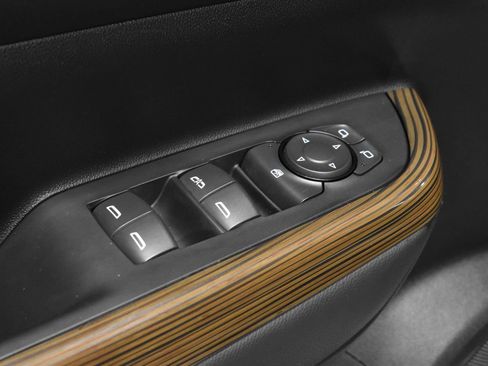 Used 2023 GMC Acadia SLE w/ Driver Convenience Package image 12