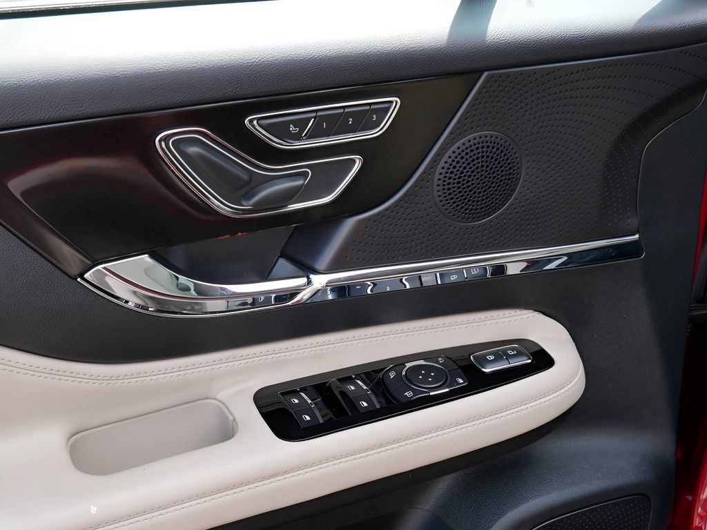 Used 2025 Lincoln Corsair Reserve FWD image 15