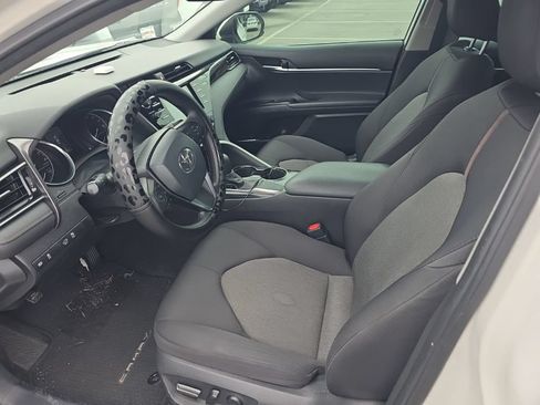 Used 2020 Toyota Camry LE FWD image 4