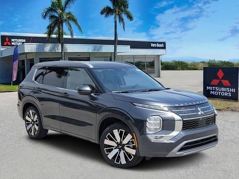 New 2025 Mitsubishi Outlander SEL image 1