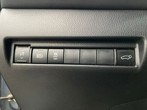 Used 2023 Toyota Venza XLE AWD/4WD image 12