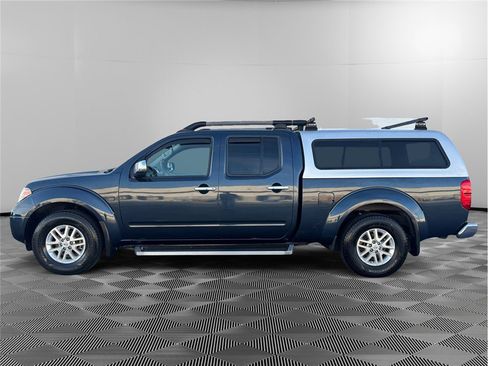 Used 2019 Nissan Frontier SV image 2