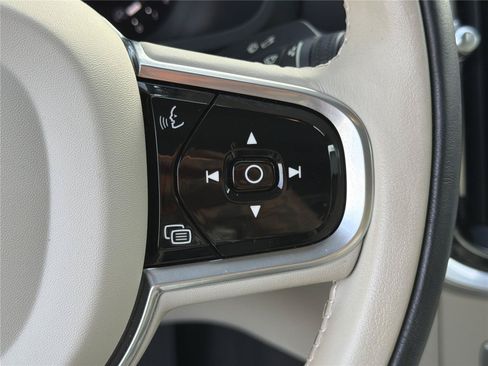 Used 2023 Volvo S60 B5 Core FWD image 25