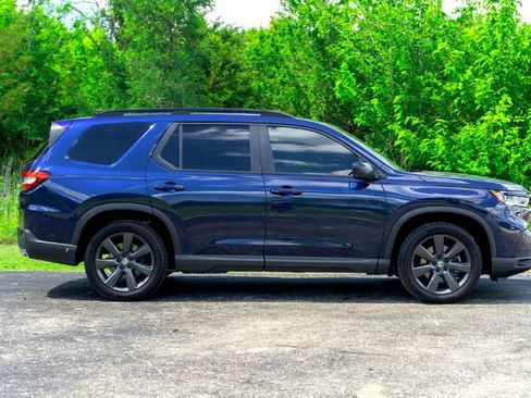 Used 2025 Honda Pilot Sport image 5