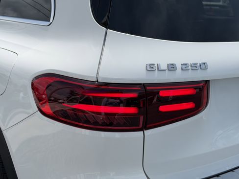 Used 2025 Mercedes-Benz GLB 250 image 9