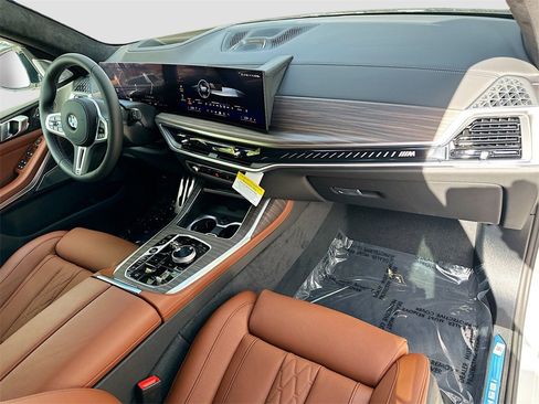 New 2026 BMW X7 M60i image 25