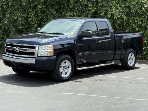 Used 2007 Chevrolet Silverado 1500 LT w/ Suspension Package, Off-Road" AWD/4WD image 4