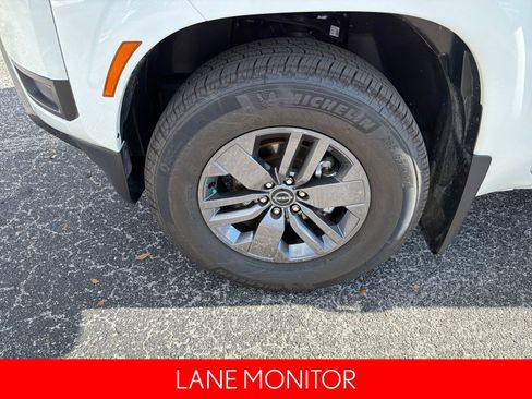 Certified 2025 Nissan Frontier SV image 9