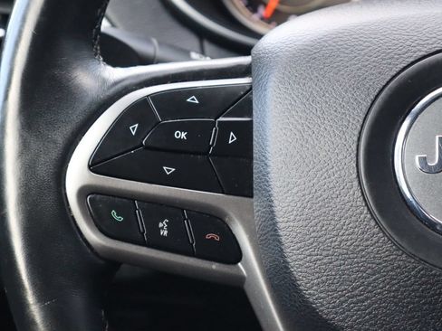 Used 2019 Jeep Cherokee Limited w/ Luxury Group AWD/4WD image 15