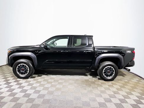 Certified 2025 Toyota Tacoma TRD Off-Road AWD/4WD image 4